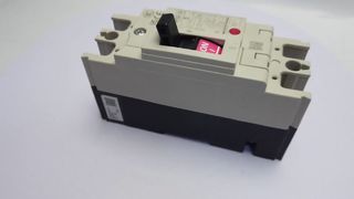 Автоматический выключатель в литом корпусе Mitsubishi NF32-SV2P5A